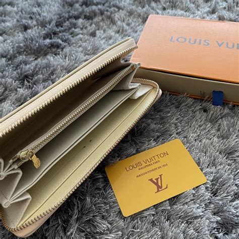 กระเป๋าสตางค์ louis vuitton ใบยาว ราคา